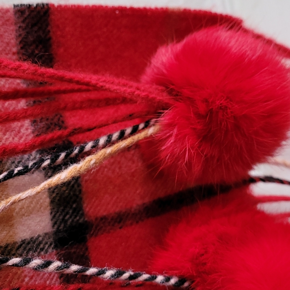 NWOT Macy's Plaid Pompom Scarf - Picture 10 of 10